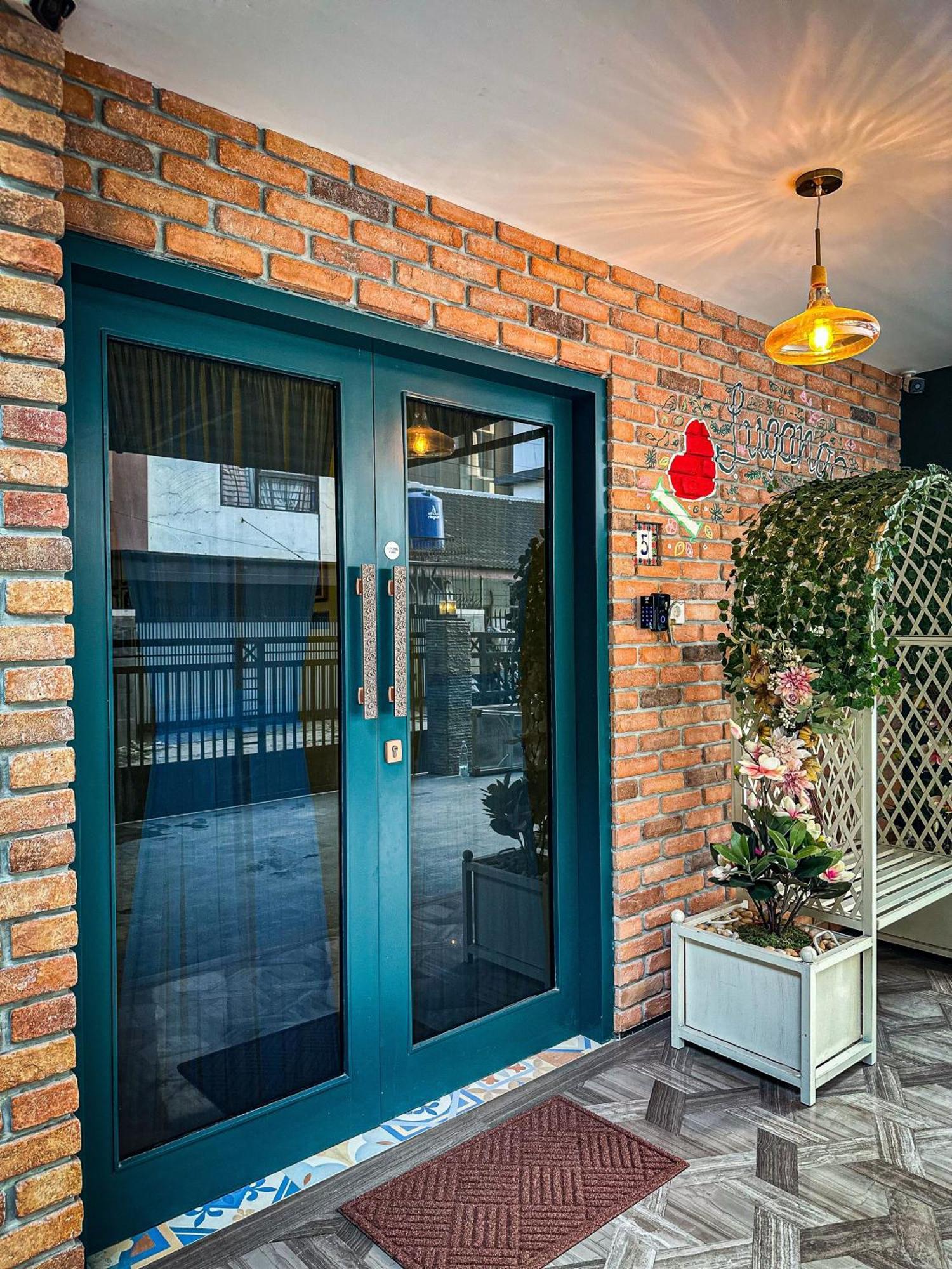 Lugano Arte Homestay Jakarta Extérieur photo