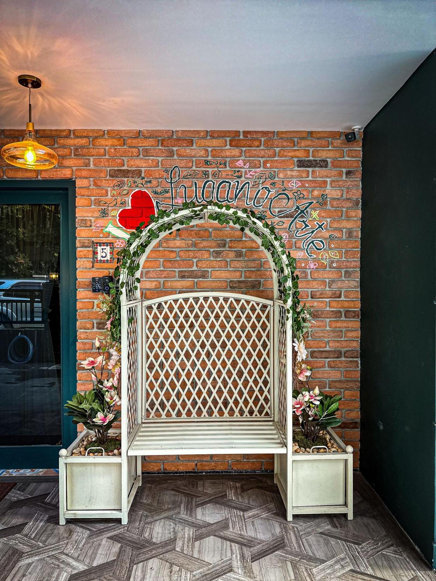 Lugano Arte Homestay Jakarta Extérieur photo